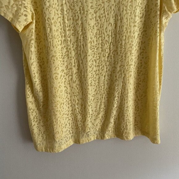 Chicos Women 3/XL Yellow Animal Print Scoop Neck Short Sleeve Betsy Burnout Tee - Picture 2 of 8